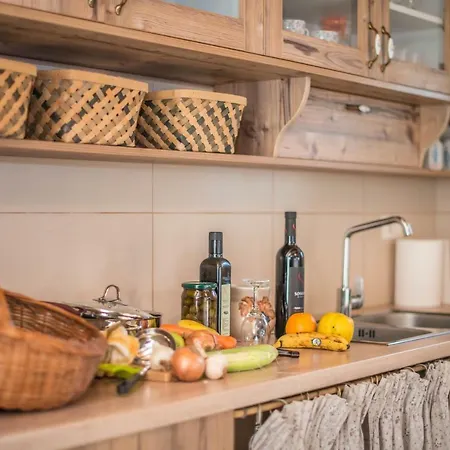 Semesterbostad House Ana